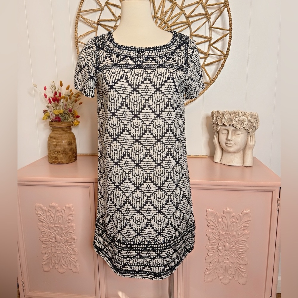 THML Navy and Cream Abstract Dress‎